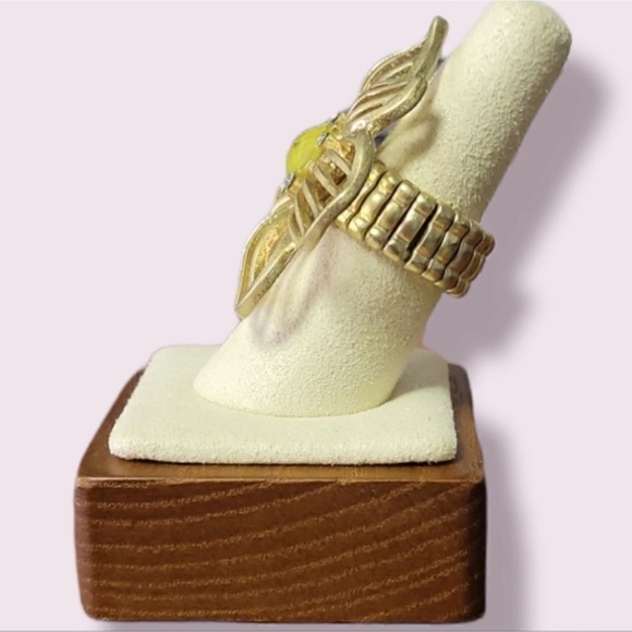 Vintage Gold Flower Ring with Yellow Center Elastic Adjustable Band Boho - Picture 3 of 7